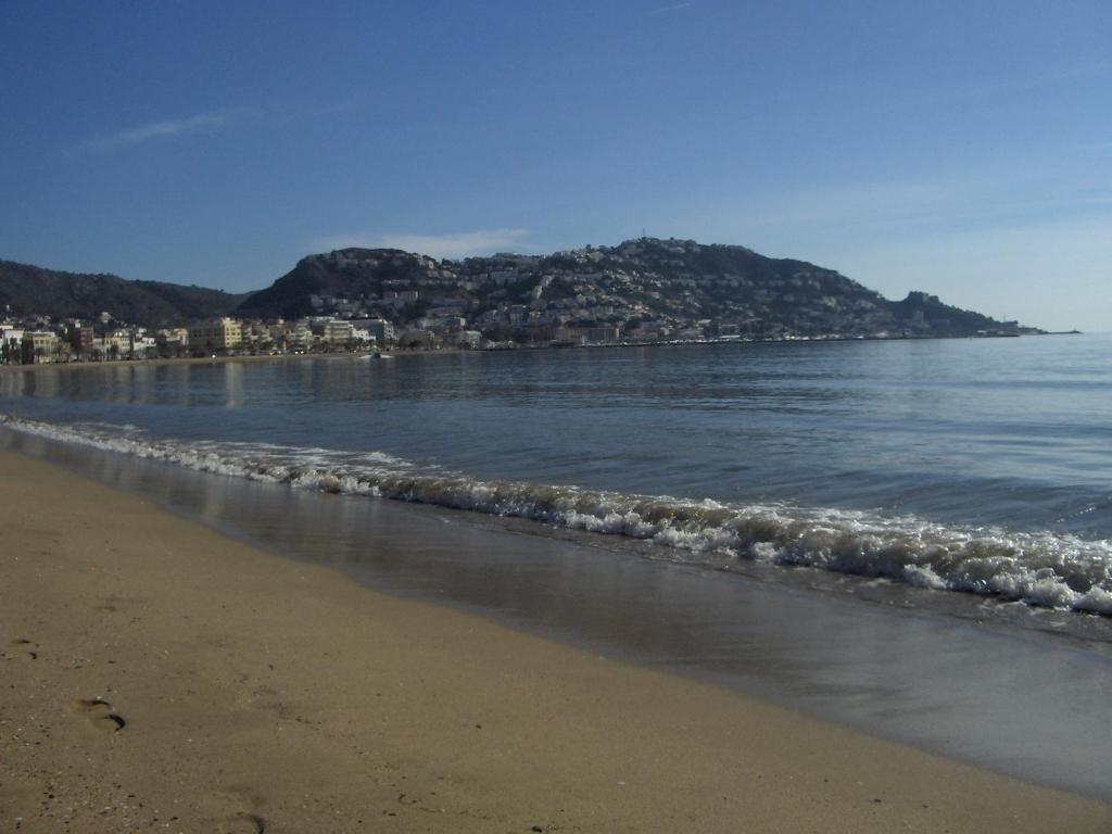 Hostal Puig Rom Roses Exterior photo