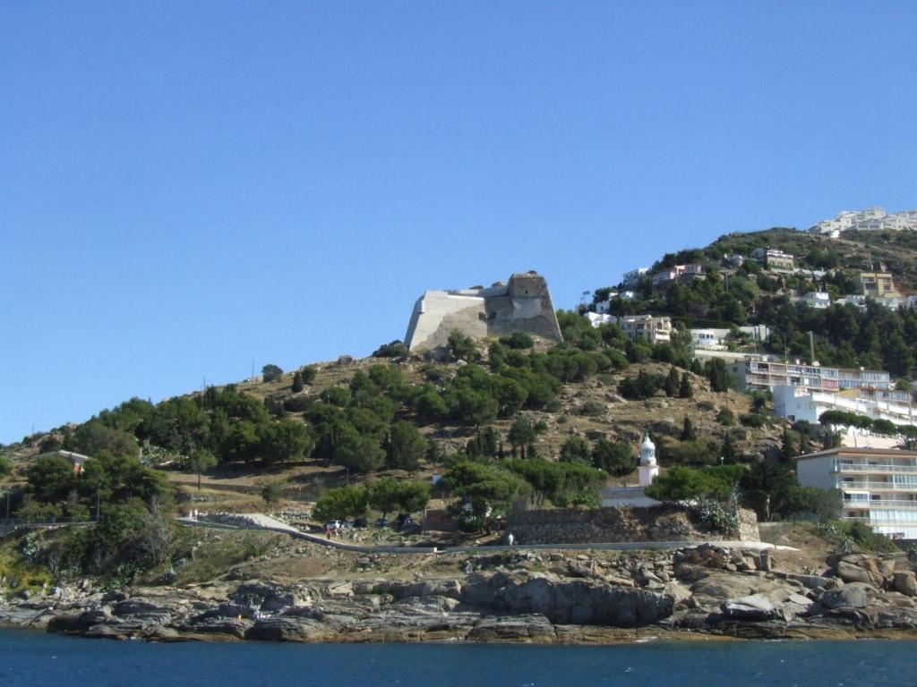 Hostal Puig Rom Roses Exterior photo